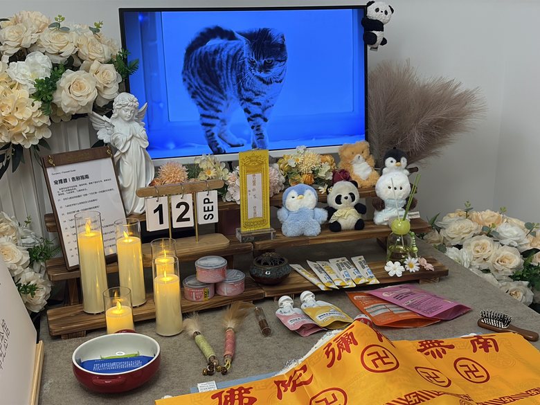宠物骨灰罐与纪念品